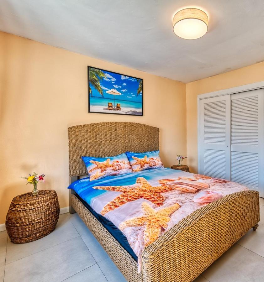 Lovely Apartment Near Beach, Downtown, 24H Security, Pool Нассау Экстерьер фото