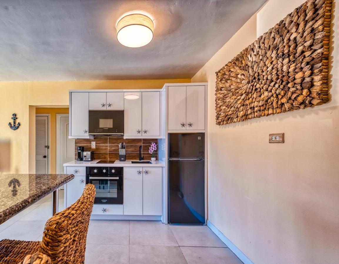 Lovely Apartment Near Beach, Downtown, 24H Security, Pool Нассау Экстерьер фото