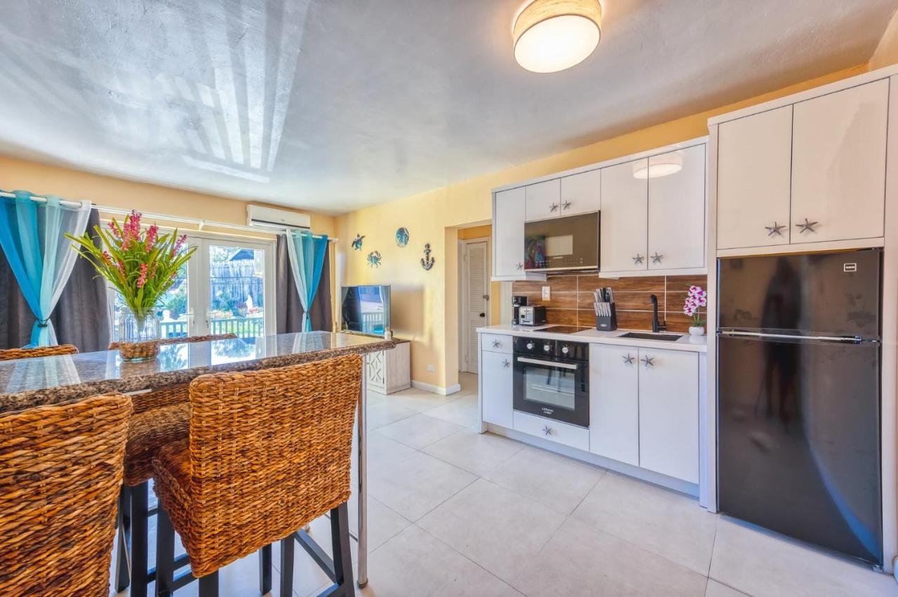 Lovely Apartment Near Beach, Downtown, 24H Security, Pool Нассау Экстерьер фото