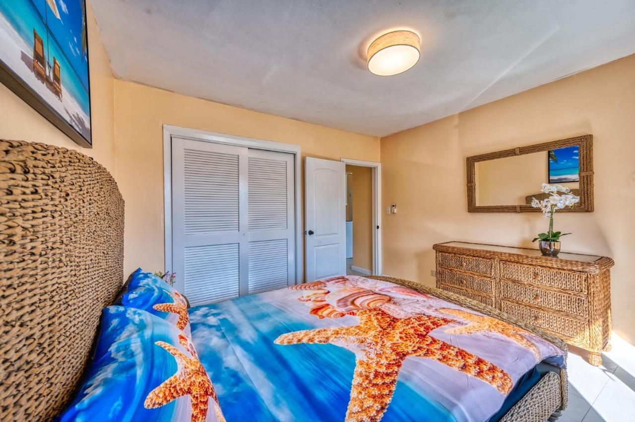 Lovely Apartment Near Beach, Downtown, 24H Security, Pool Нассау Экстерьер фото