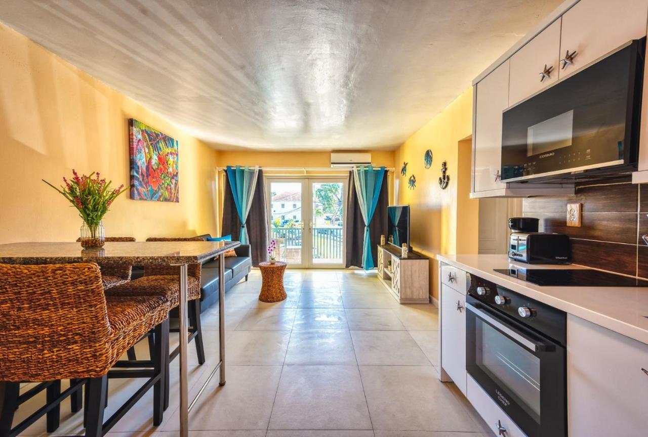 Lovely Apartment Near Beach, Downtown, 24H Security, Pool Нассау Экстерьер фото