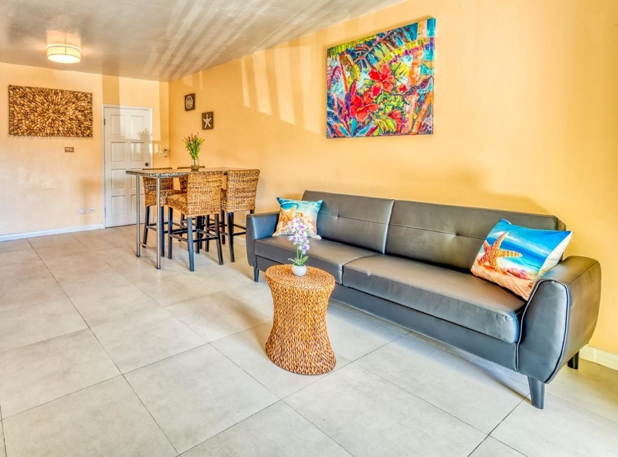 Lovely Apartment Near Beach, Downtown, 24H Security, Pool Нассау Экстерьер фото