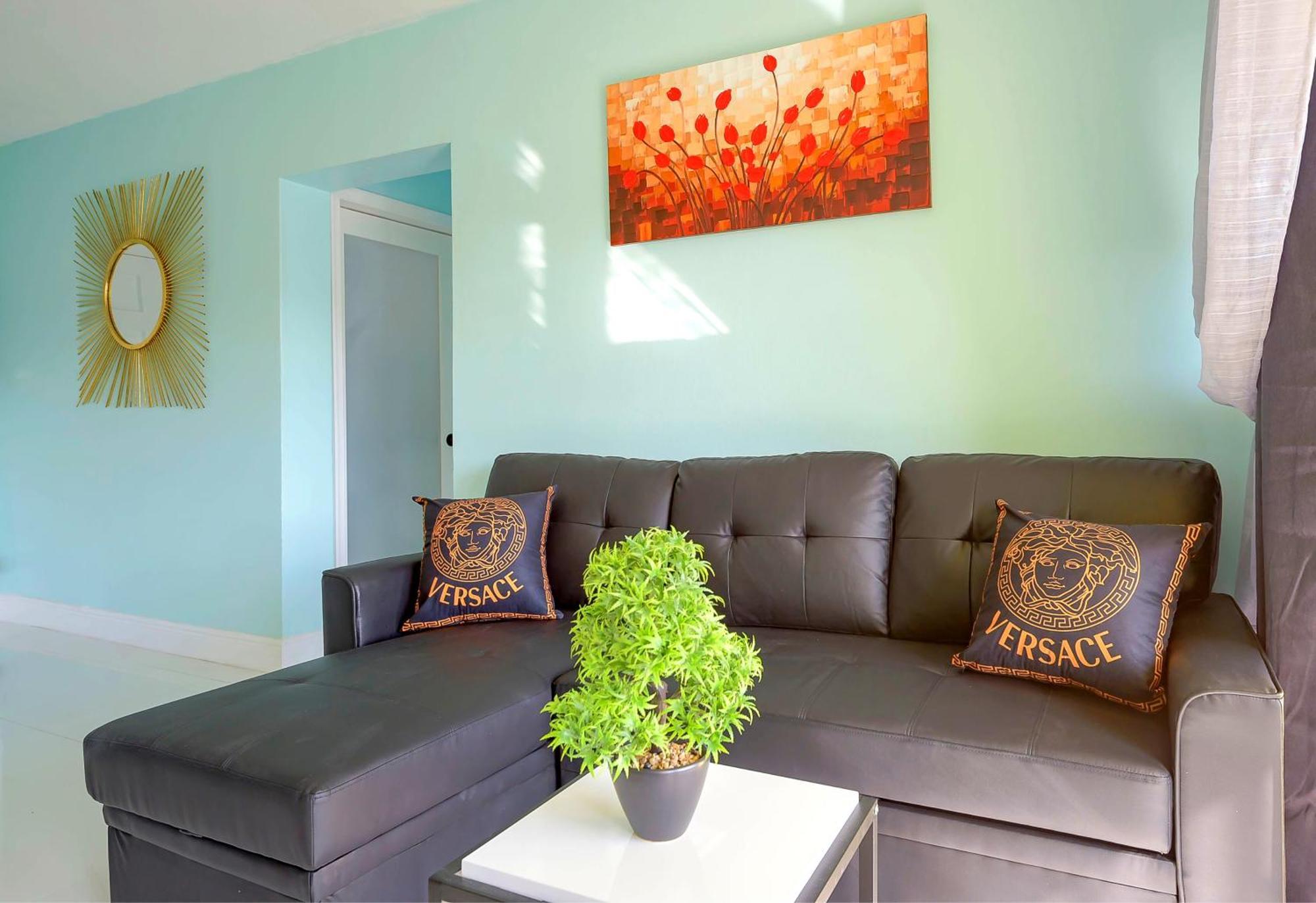 Lovely Apartment Near Beach, Downtown, 24H Security, Pool Нассау Экстерьер фото