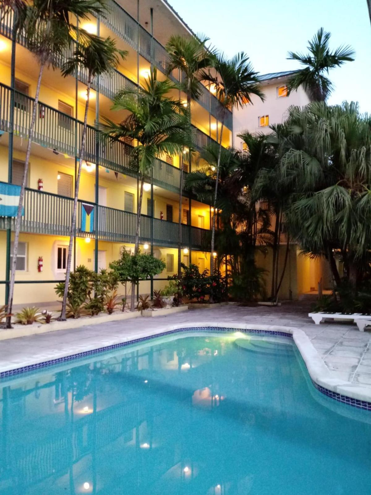 Lovely Apartment Near Beach, Downtown, 24H Security, Pool Нассау Экстерьер фото