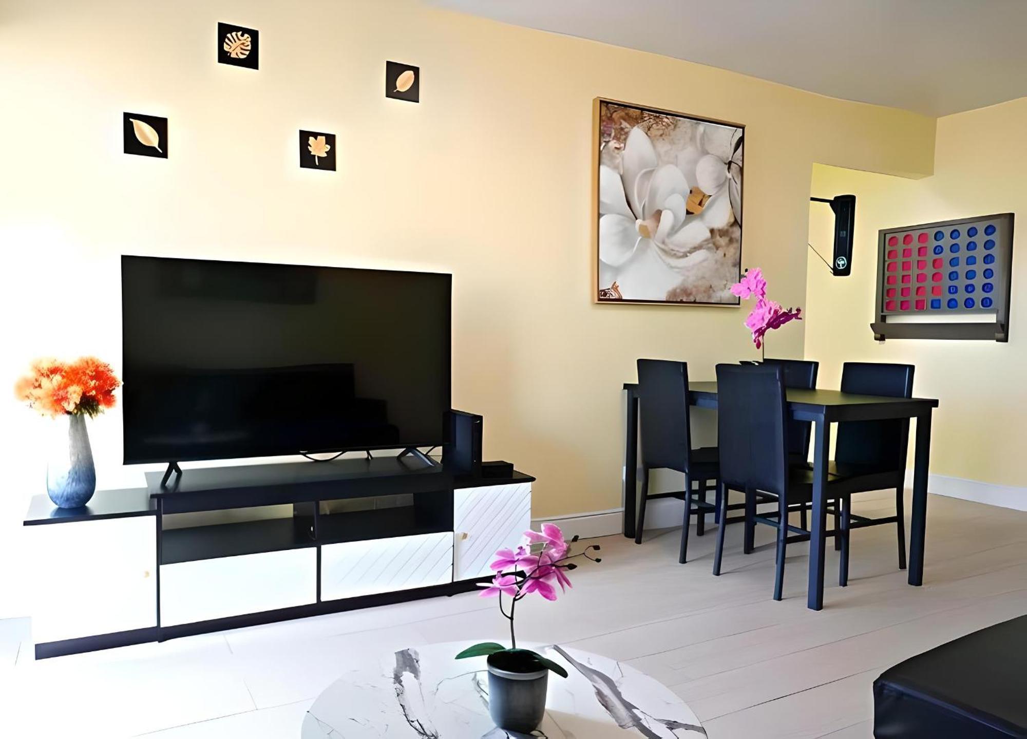 Lovely Apartment Near Beach, Downtown, 24H Security, Pool Нассау Экстерьер фото