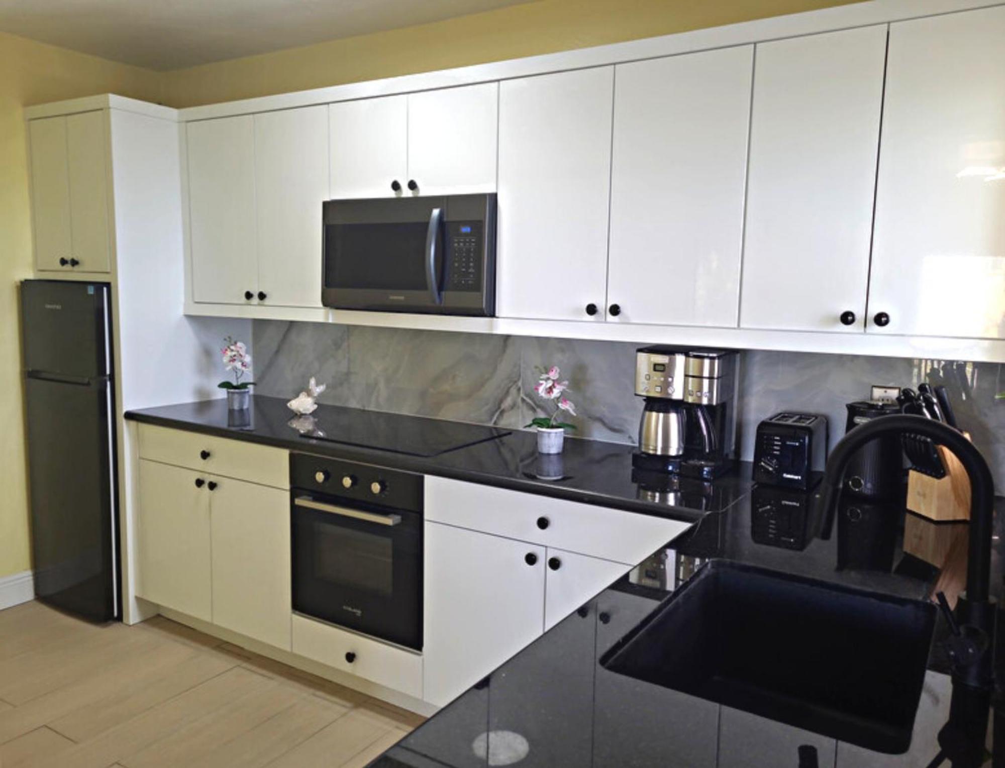 Lovely Apartment Near Beach, Downtown, 24H Security, Pool Нассау Экстерьер фото