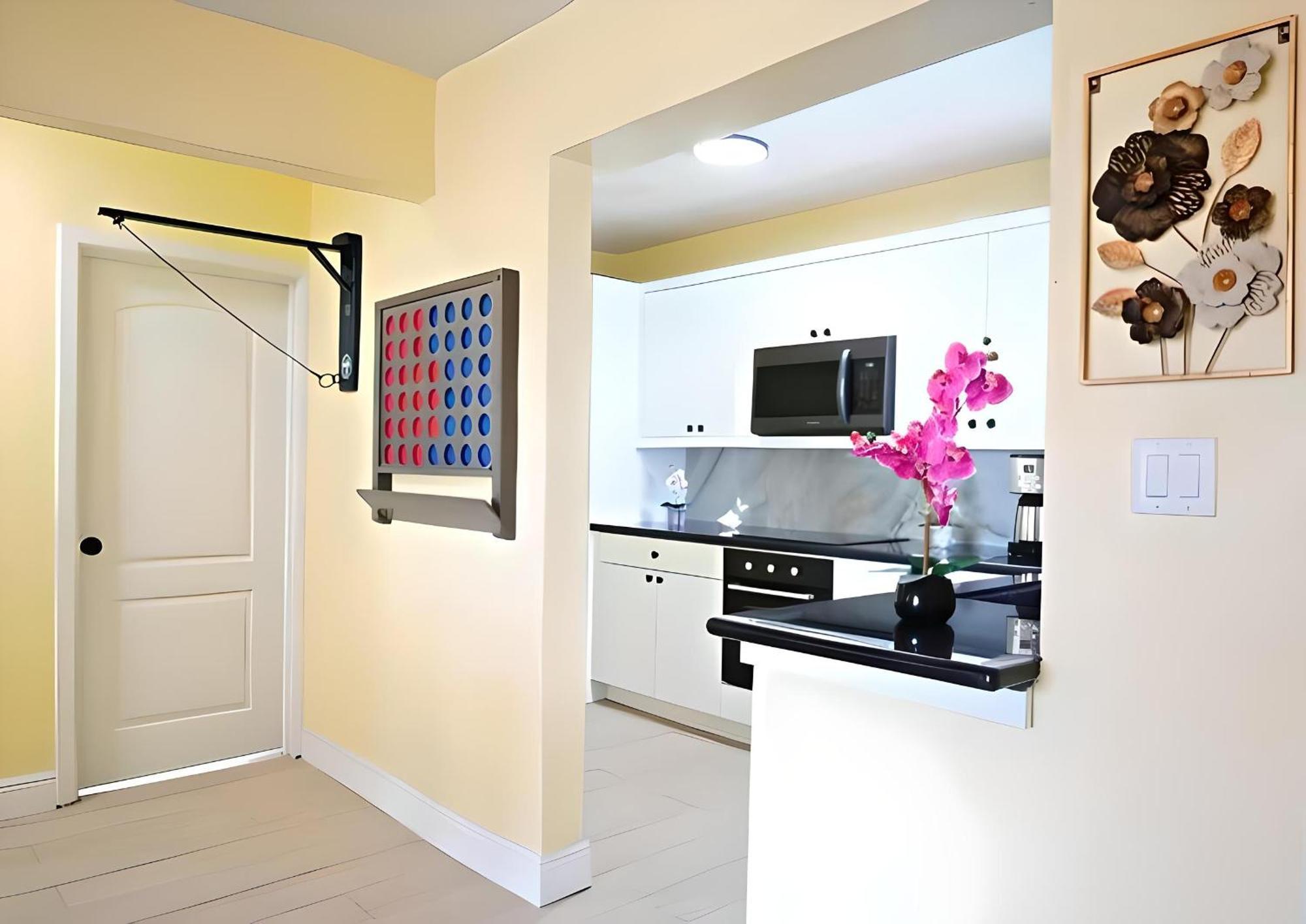 Lovely Apartment Near Beach, Downtown, 24H Security, Pool Нассау Экстерьер фото